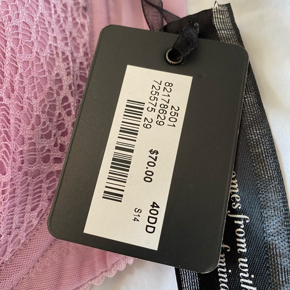 Ashley Graham bra 👙 - Picture 5 of 12